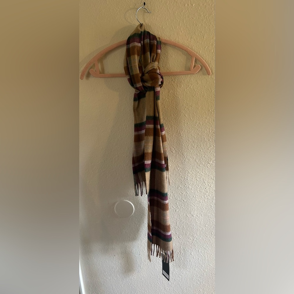NWT Hogarth Scottish Plaid Scarf with Fringe Lambs wool New with tags